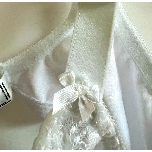 3 Bras (1 Bali 2 Glamorise) 38D - Picture 14 of 15